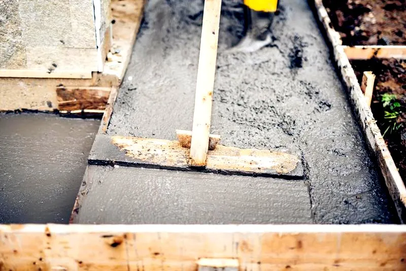 Ile waży metr sześcienny betonu B20? Odkryj tajemnice gęstości tego materiału budowlanego