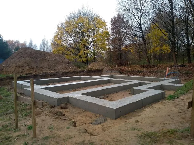 Koszty ręcznego kopania fundamentów – na co zwrócić uwagę?