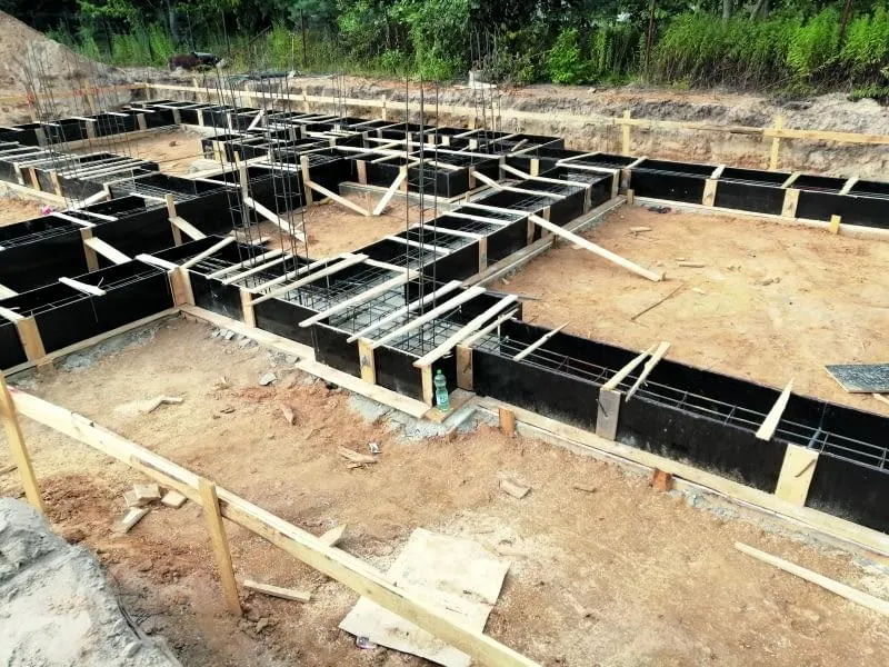 Nowoczesne budownictwo: zalety zastosowania fundamentów żelbetowych monolitycznych