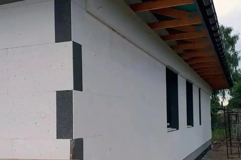 Praktyczny przewodnik: Jak skutecznie pomalować styropian?