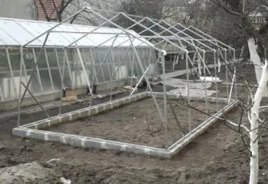 Fundamenty pod tunel foliowy