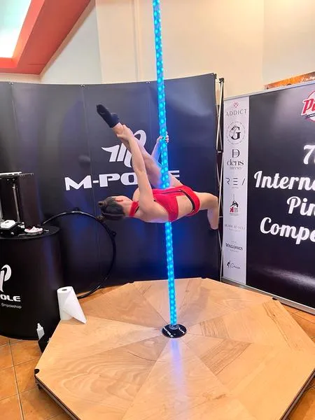 Montaż rury do tańca