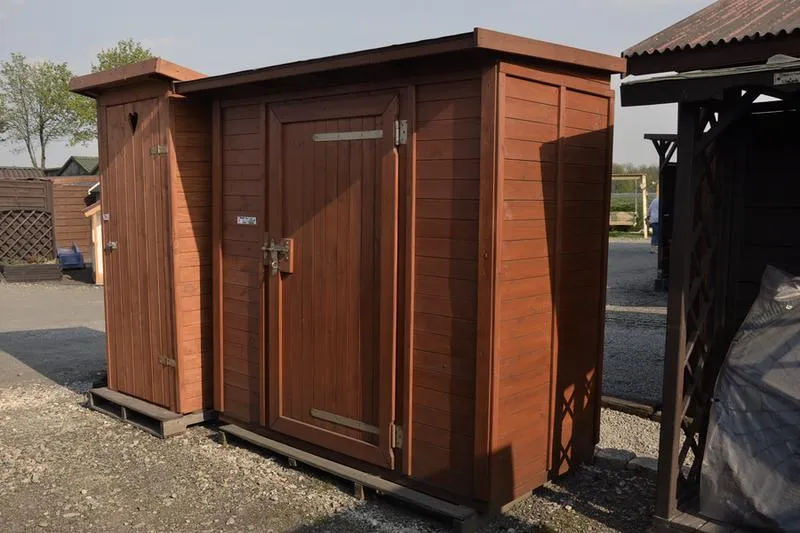 Wyjątkowe WC w ogrodzie
